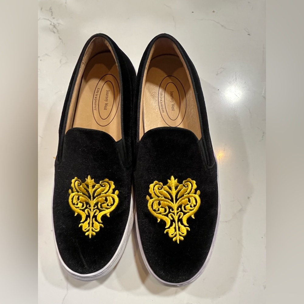 New Journey West Mens Velvet Embroidered Slip-On Shoes Size 7